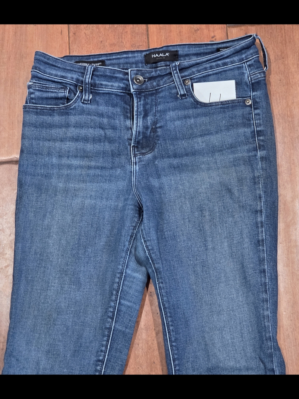 HAALA Straight Leg Women’s Jeans in Medium Blue Wash